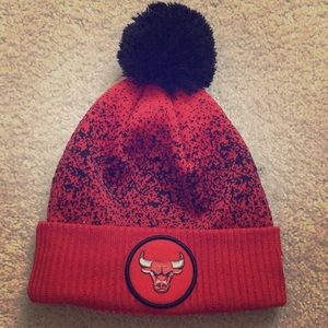 NWOT Chicago Bulls cuff knit pom